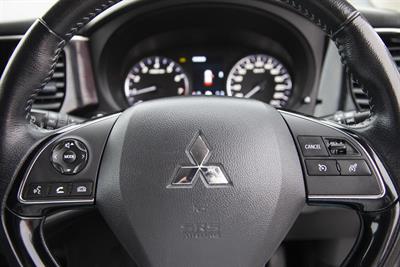2021 Mitsubishi OUTLANDER - Thumbnail