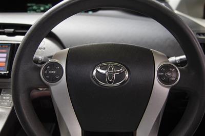 2014 Toyota PRIUS - Thumbnail