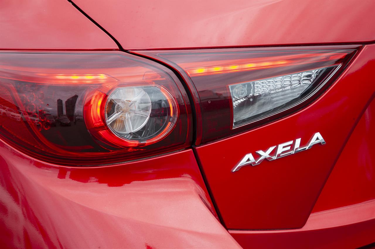 2015 Mazda Axela Sport 