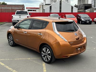 2016 Nissan Leaf - Thumbnail