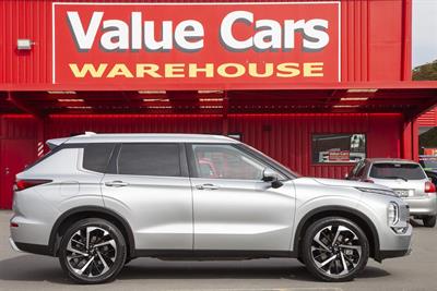 2022 Mitsubishi Outlander - Thumbnail